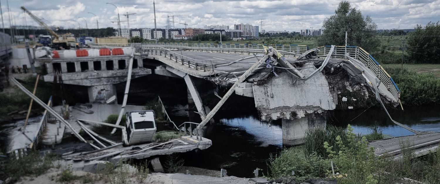 Von den ukrainischen Streitkräften selbst gesprengte Brücke.